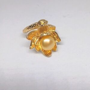 Elegant Gold Freshwater Pearl Flower Ring